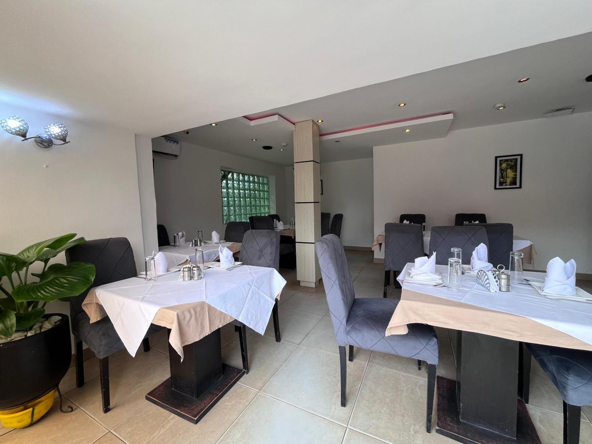 Blackwood Hotels Ikeja Bagian luar foto
