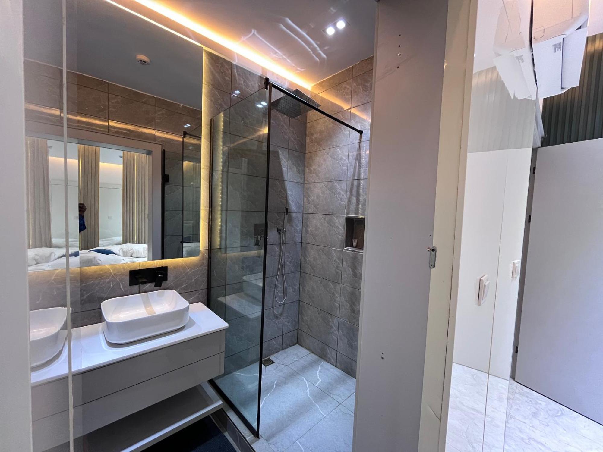 Blackwood Hotels Ikeja Bagian luar foto