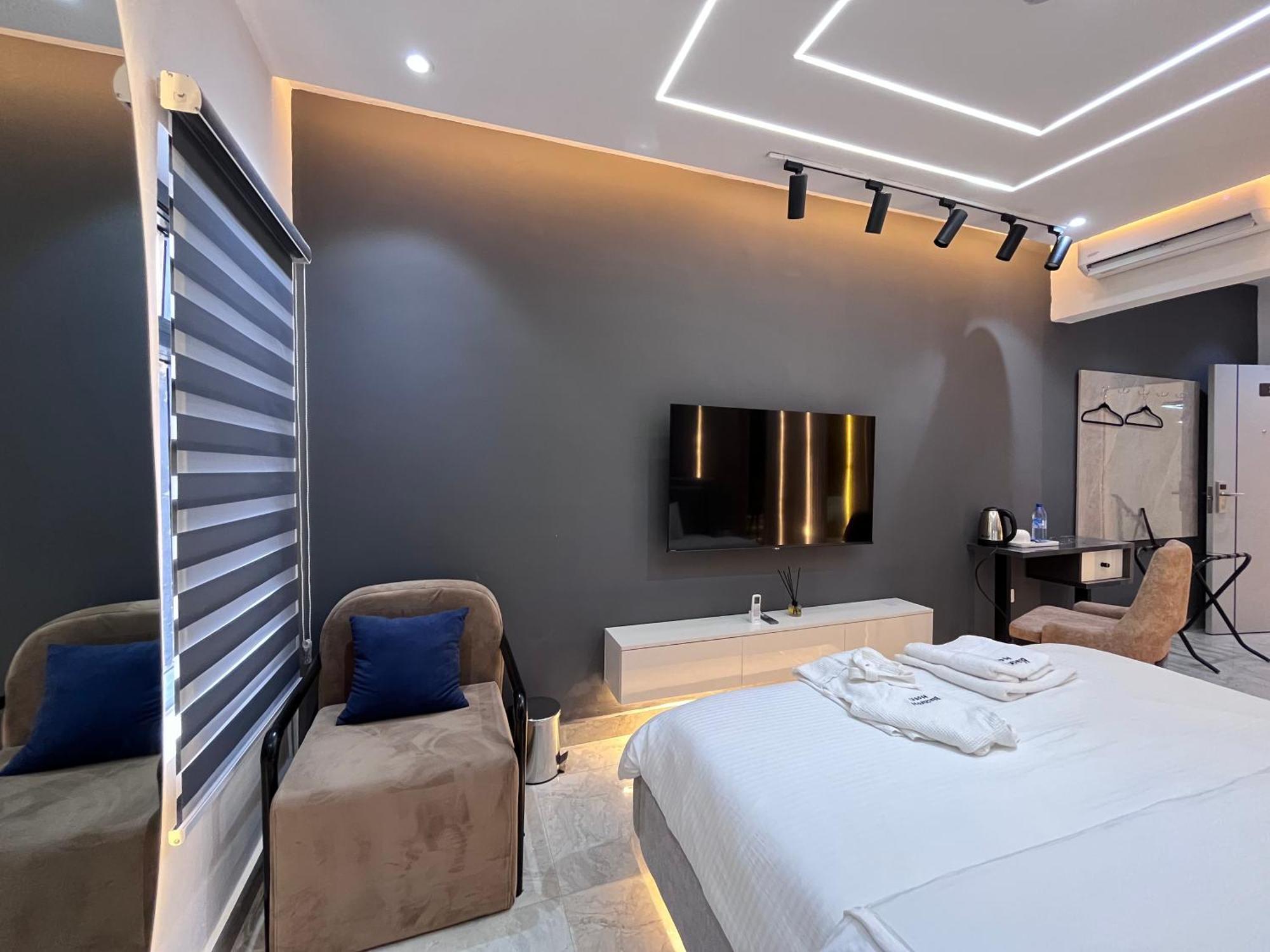 Blackwood Hotels Ikeja Bagian luar foto