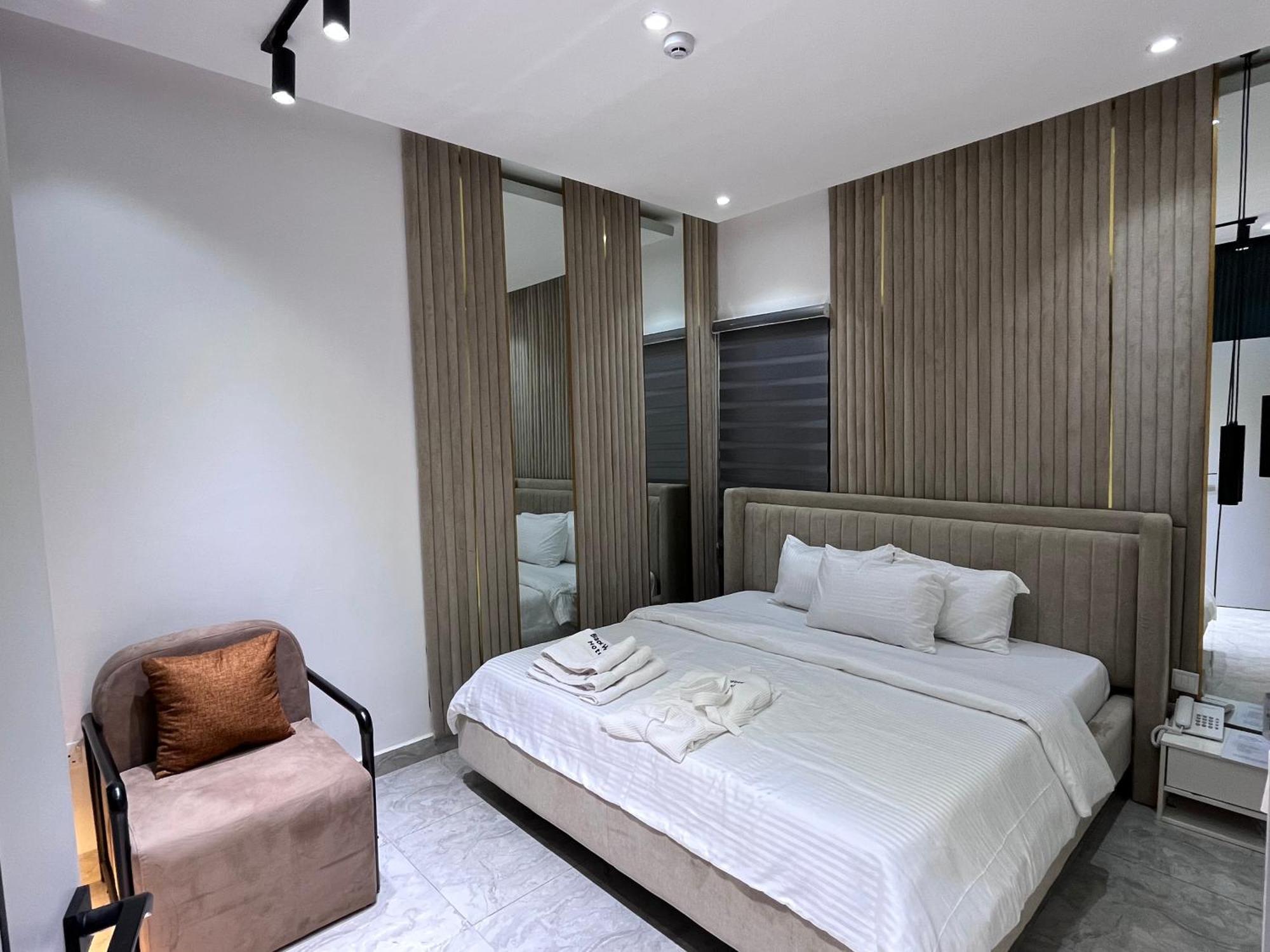 Blackwood Hotels Ikeja Bagian luar foto