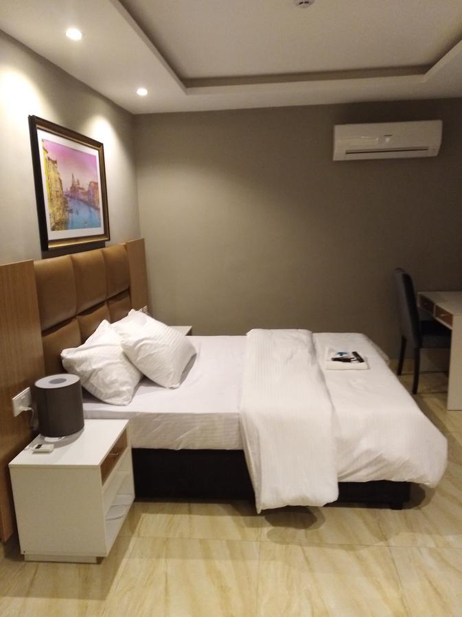 Blackwood Hotels Ikeja Bagian luar foto