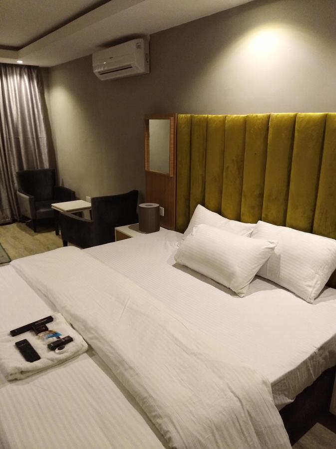Blackwood Hotels Ikeja Bagian luar foto